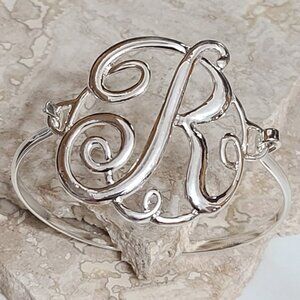 Initial bracelet, costume bracelet intial a, b, c, d, k, l, p and r pick one.